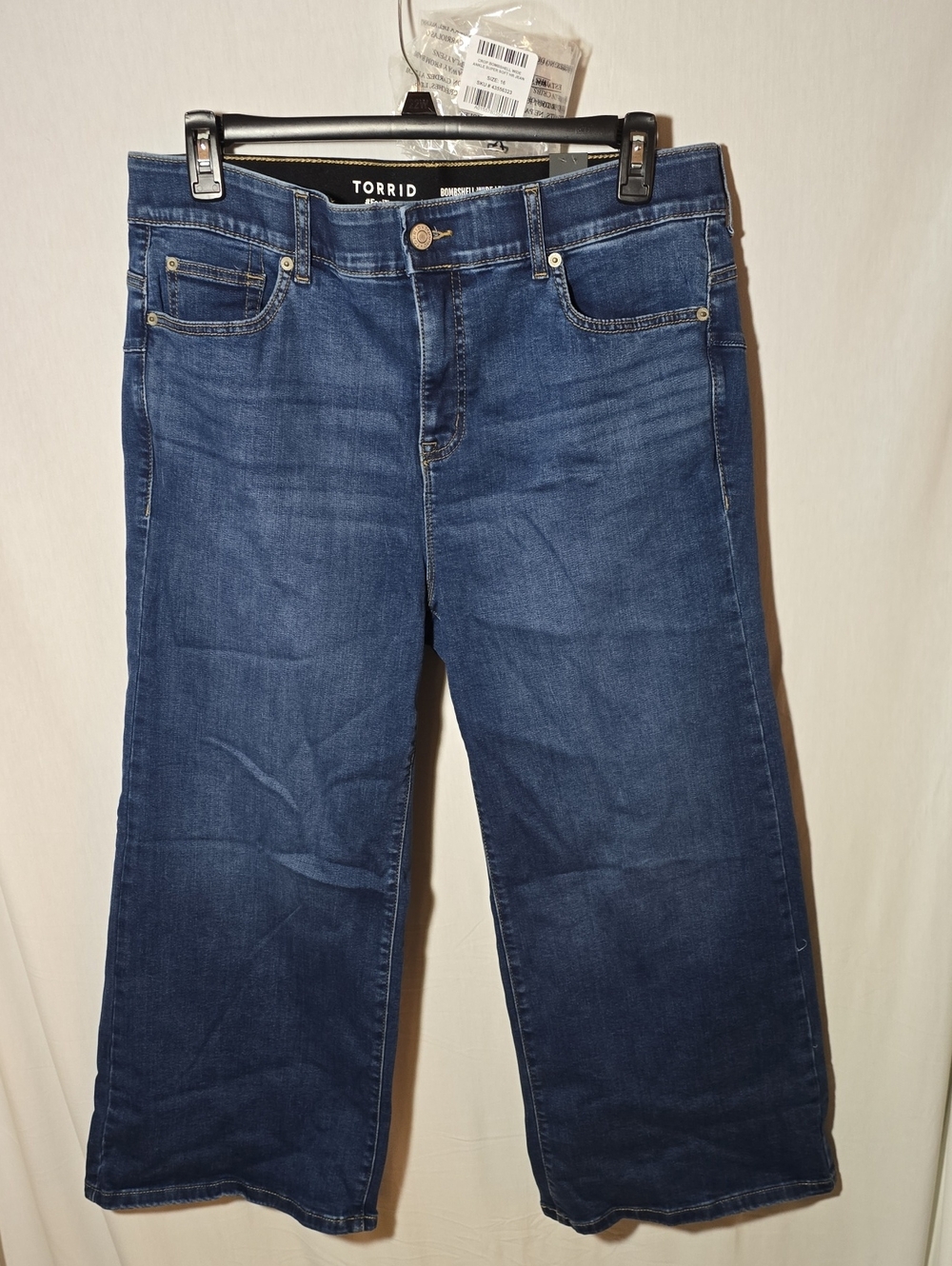 New Torrid Crop Bombshell Wide Ankle Super Soft Jean